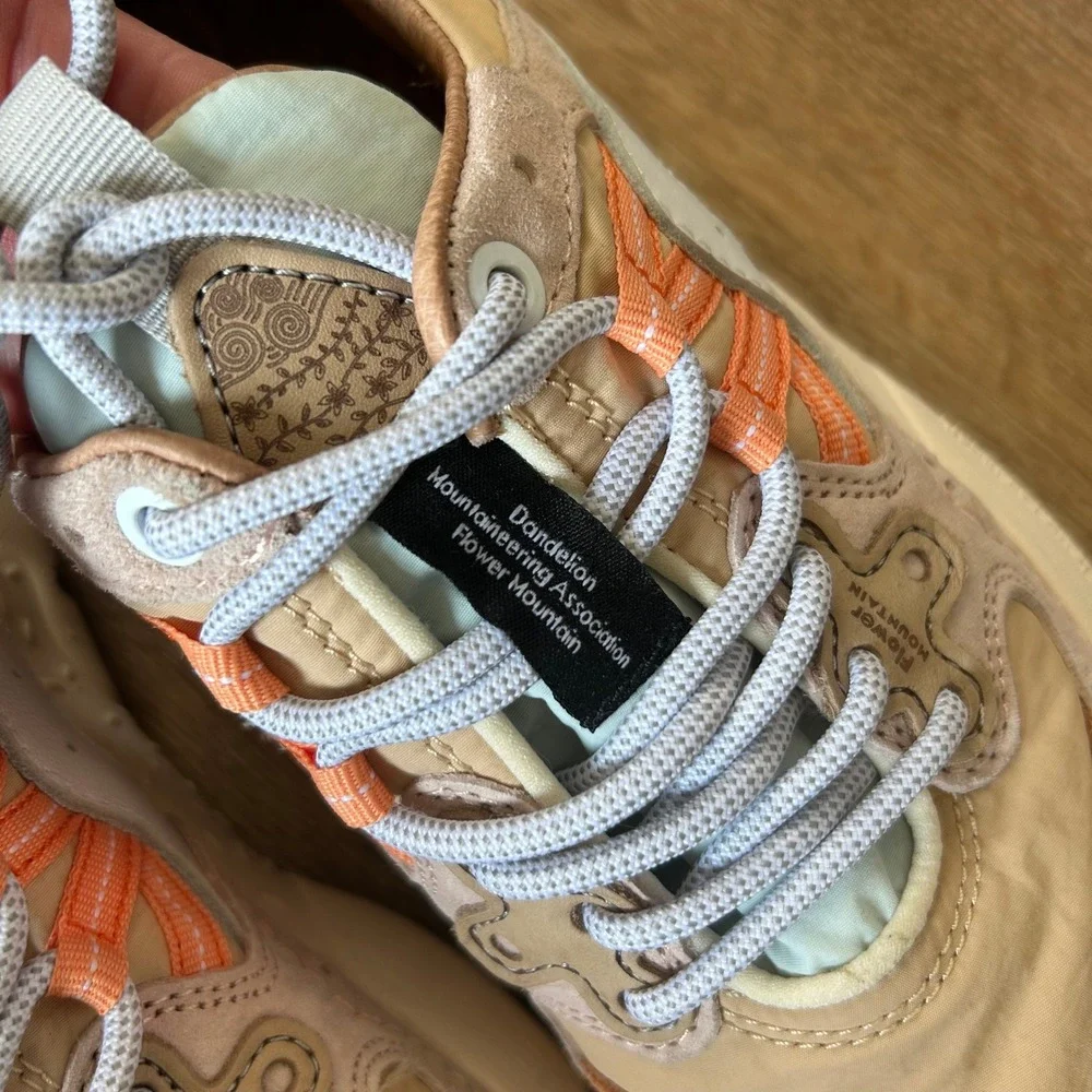 Flower Mountain Yamano 3 Womens Sneakers Tan Orange Blue Barely Worn